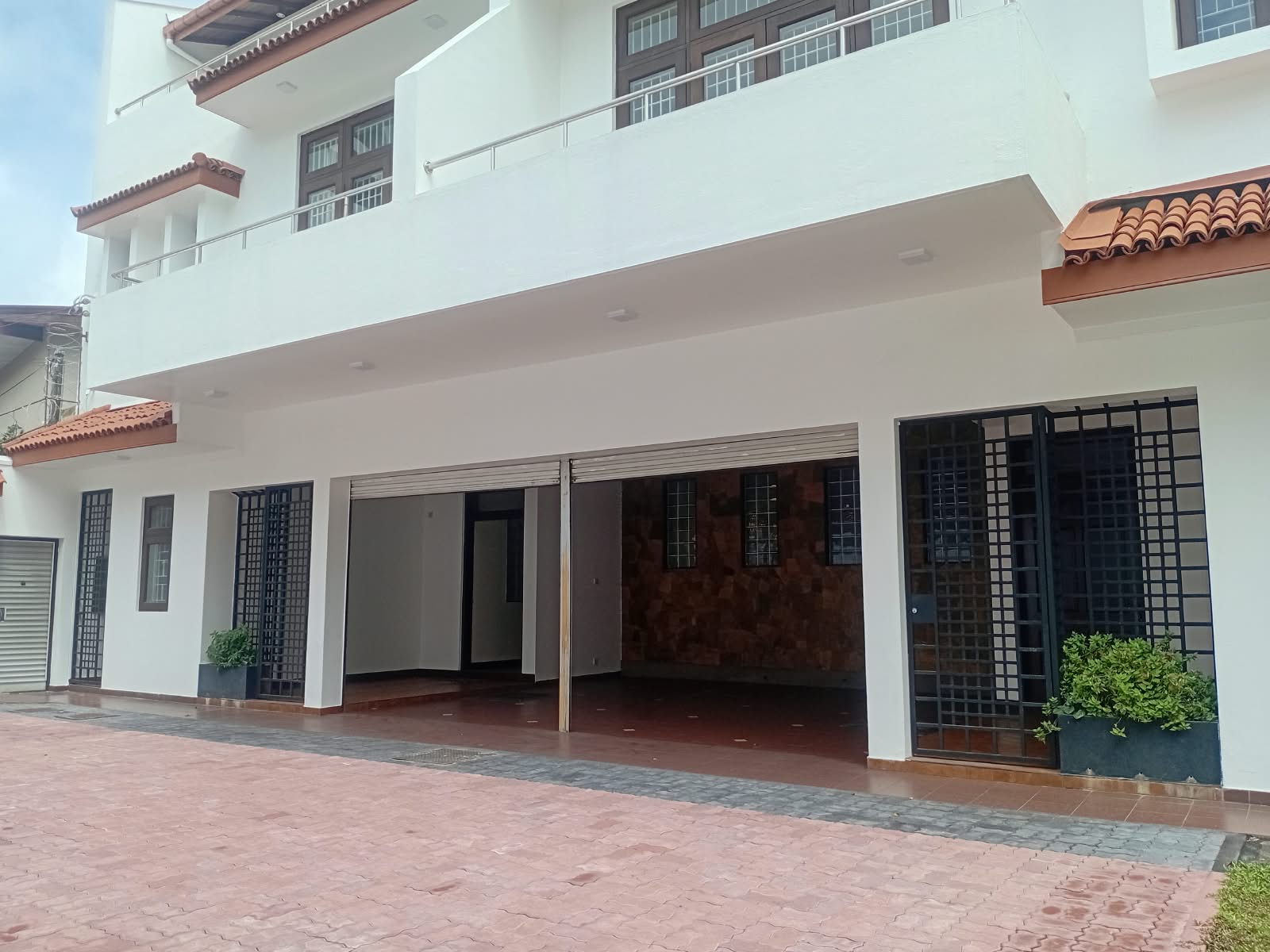 6 Bedroom Twin Houses in Colombo 06 at Colombo 06