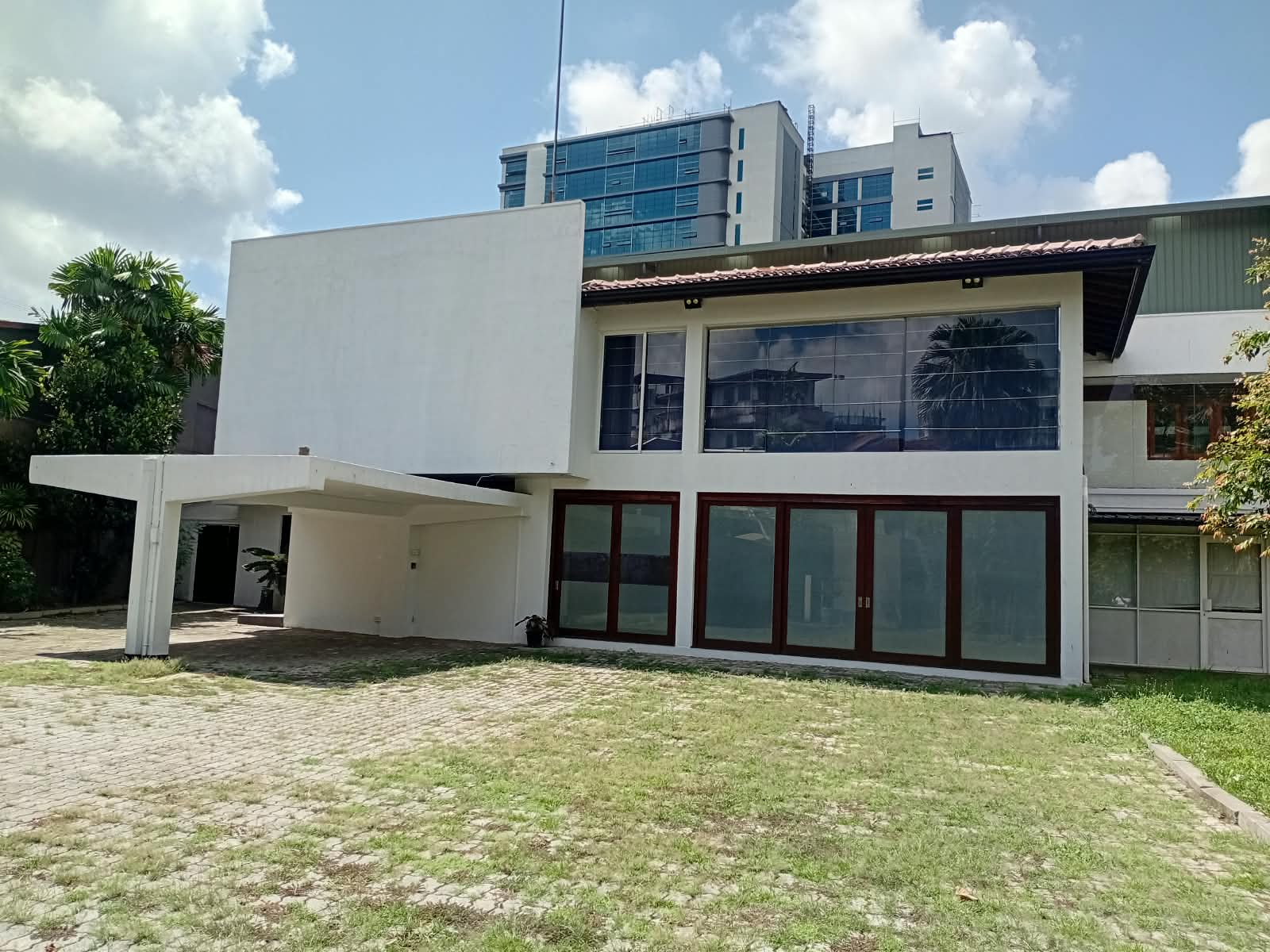 4 Bedroom Luxury House for Rent in Colombo 08 at Colombo 08